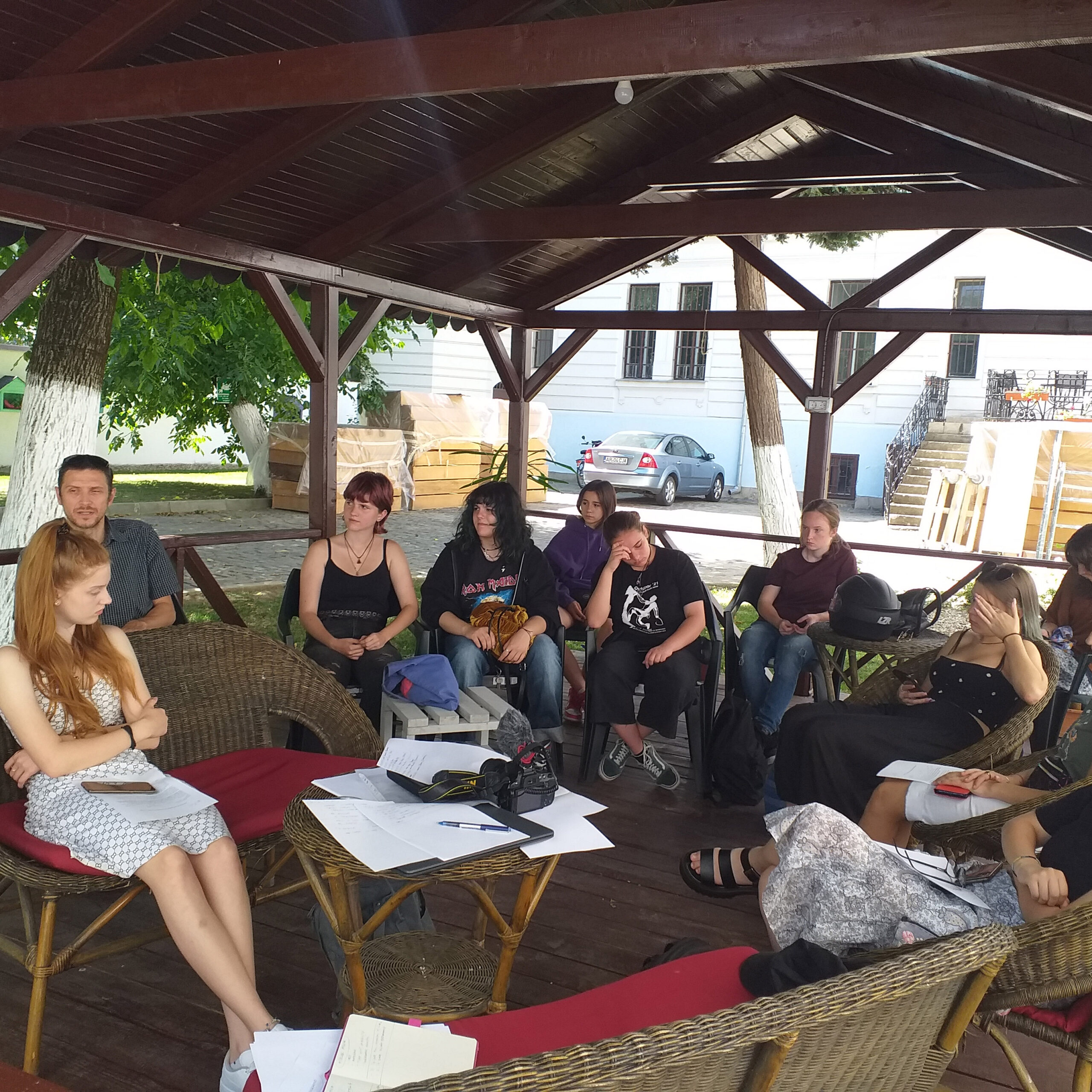 Atelierul de arta digitală critică „Mecanisme de supraviețuire” – imagini