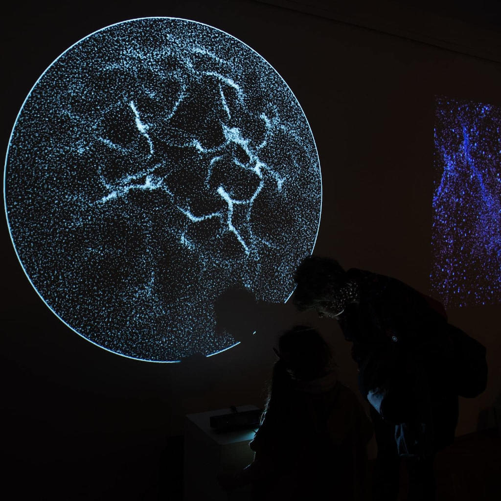 Pixels from a future past – Tur ghidat